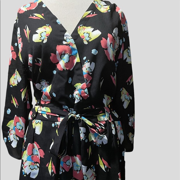 Yumi Kim romper size Large black with pink/yellow/blue flowers - Picture 2 of 8